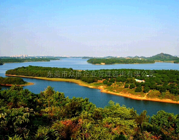 東莞松山湖野戰(zhàn)松湖花?；?  height=